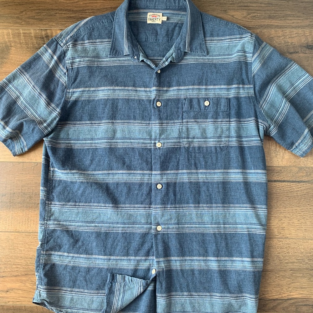 Faherty playa large. Bought new for $149. Perfect condition
